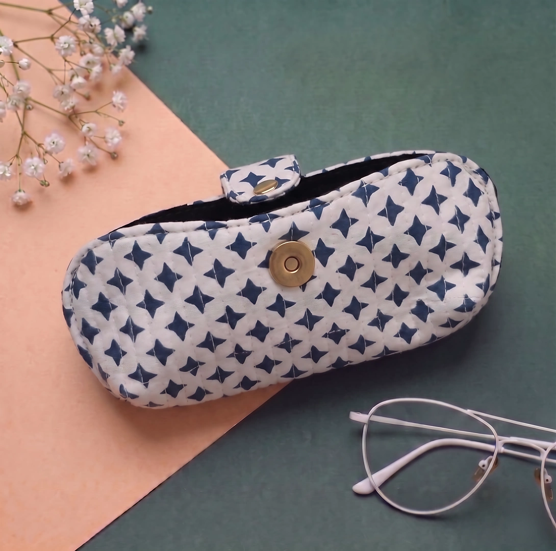 SP10-b Midnight Starburst Quilted Glasses Pouch