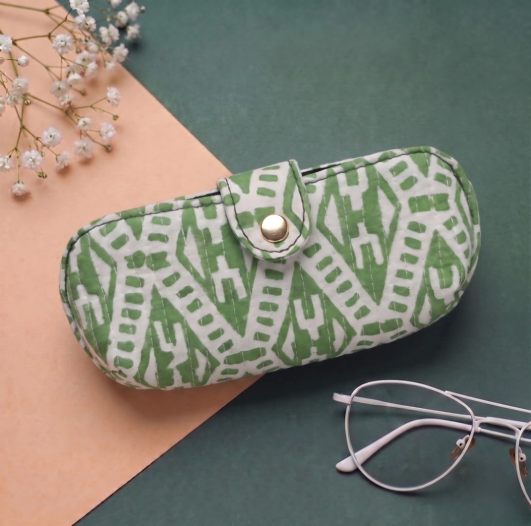 SP11-b Garden Green Ikat Quilted Glasses Pouch