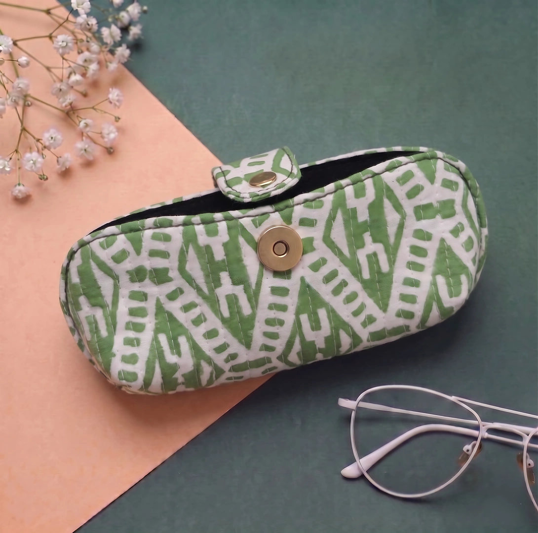 SP11 Garden Green Ikat Quilted Glasses Pouch