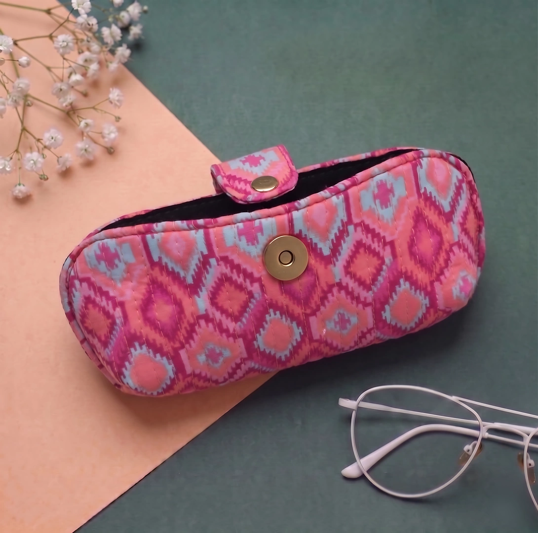 SP4-a Boho Berry Ikat Quilted Glasses Pouch