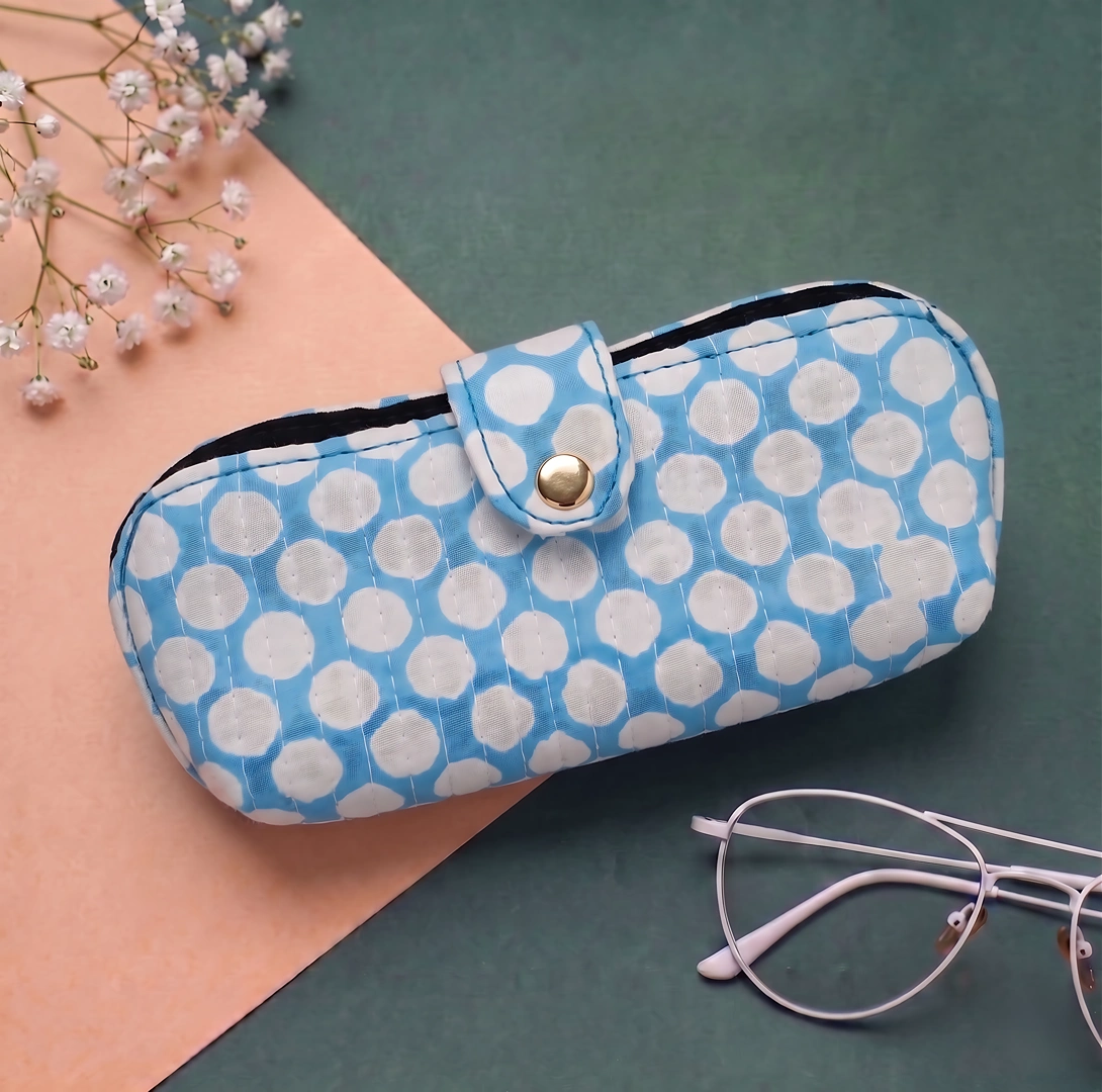 SP6-a Blue Skies Polka Dot Quilted Glasses Pouch